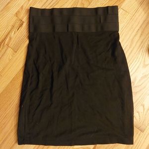 Black skirt that slims and stretches